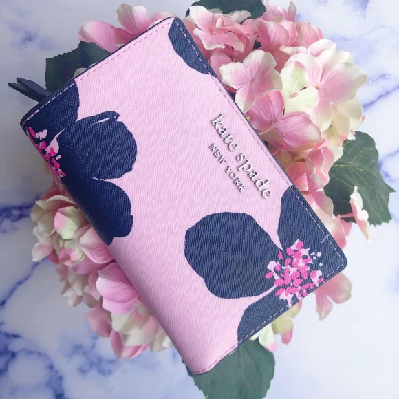 kate spade Handbags - Gabysbags💞👜-NWT Kate Spade Floral Bifold Wallet